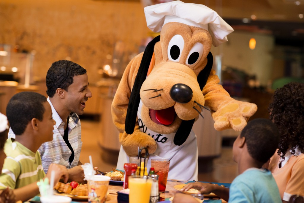 Disney Dining Character meal - Pluto of Chef Mickey's 