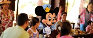 aulani-characters-at-makahiki-minnie-with-kids-hero-g